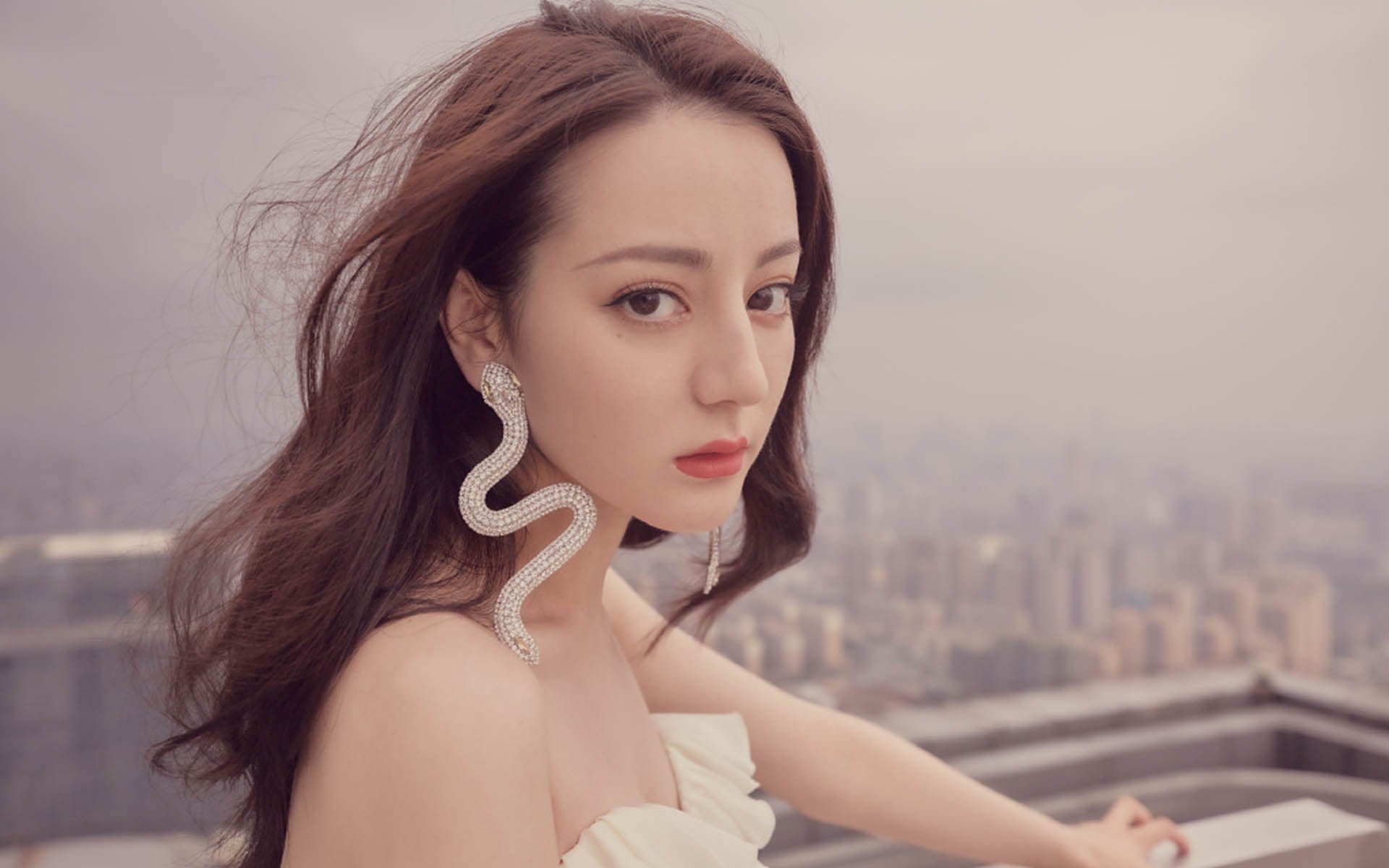 球迷故事:他们的支持让球队更有力量,球迷们正在为队员们加油鼓劲