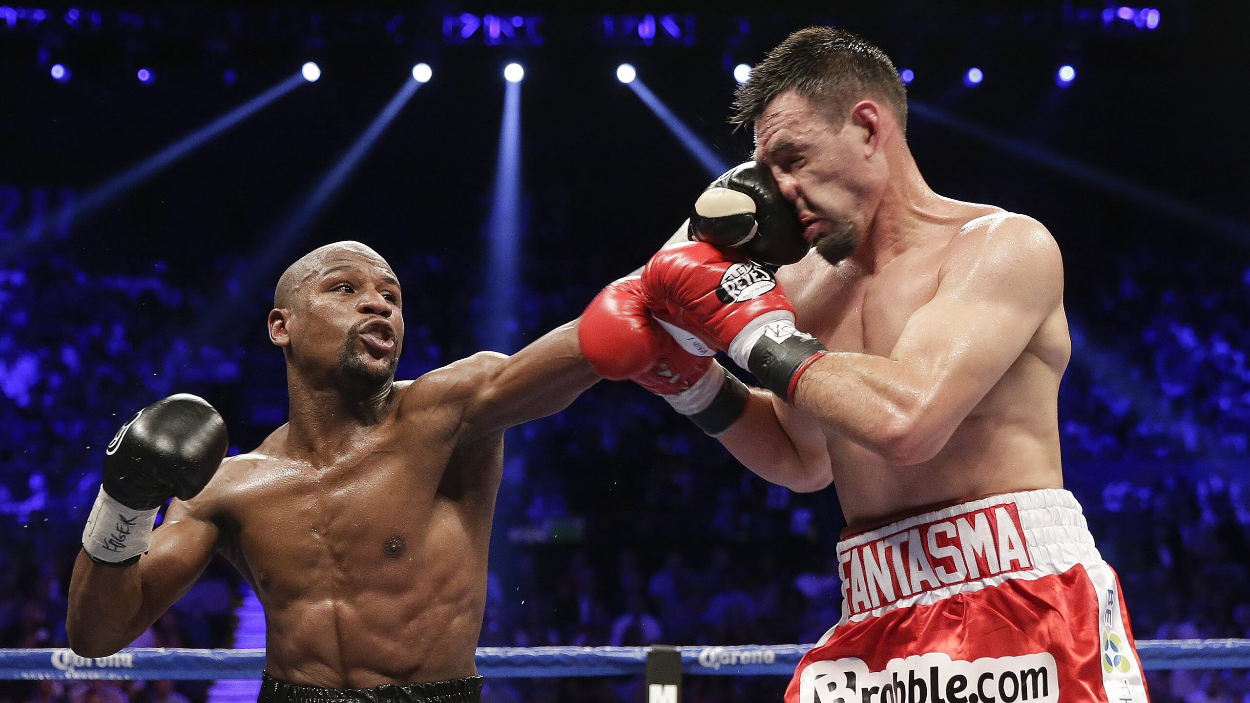 开云官方-切尔西门将连续扑救 受到球迷赞扬，切尔西前门将